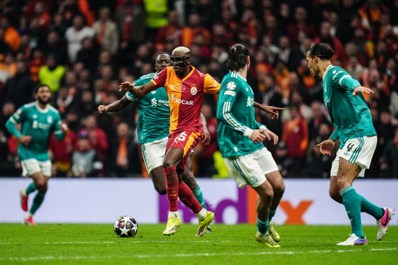“Tur şansı yüzde 1” demişti! Galatasaray yenilgisi çıldırttı! Liverpool efsanesi Arne Slot’u yerden yere vurdu! - Resim: 7