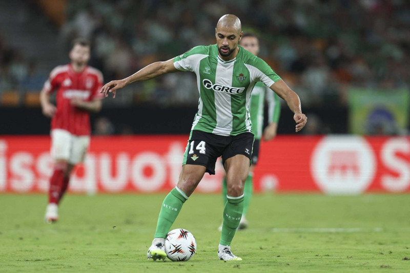 Fenerbahçe gözden çıkardı! Yıldız ismi 12-15 milyon euro veren transfer edecek - Resim: 6