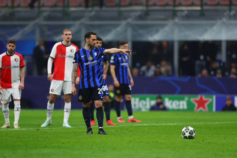 Galatasaraylılar yolunu gözlüyordu! Hakan Çalhanoğlu'ndan olay transfer kararı! - Resim: 3