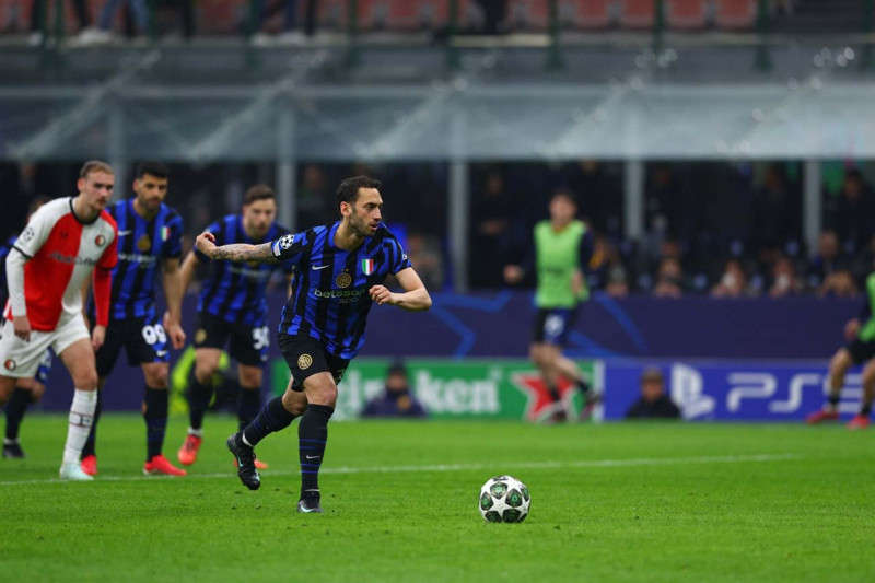 Galatasaraylılar yolunu gözlüyordu! Hakan Çalhanoğlu'ndan olay transfer kararı! - Resim: 4