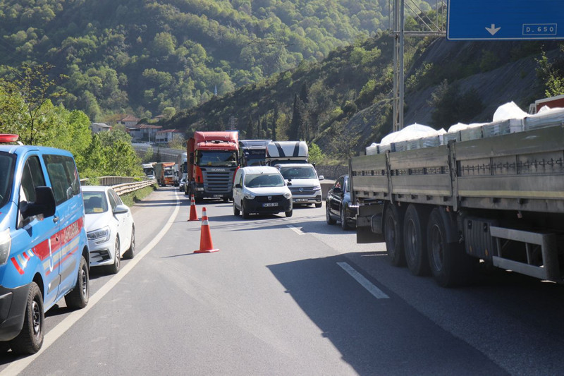 D-650'yi kilitleyen kaza! Uzun araç kuyrukları oluştu - Resim: 6
