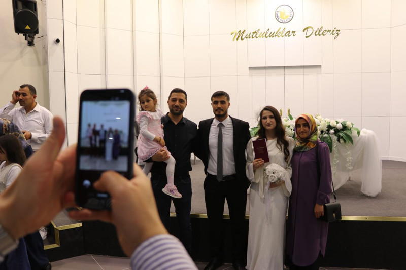Nikah salonları doldu taştı! Kadınlardan o soruna pratik çözüm: Aylar öncesinden rezervasyon yaptılar - Resim: 3