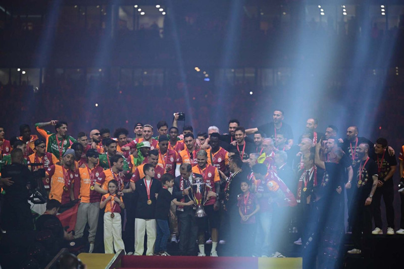 Galatasaray gözden çıkarmıştı! 7 milyon euroluk yıldıza teklifler var - Resim: 2