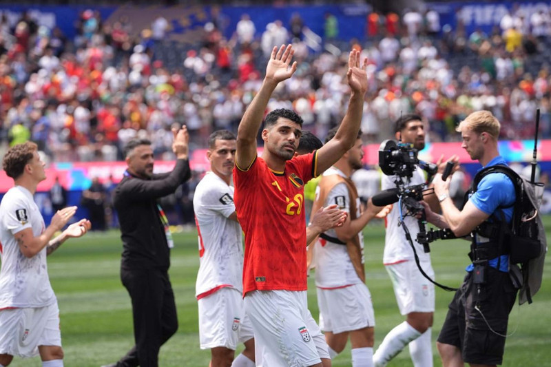 Maçın önüne geçti! İranlı futbolcuların soyunma odasına bıraktığı not olay yarattı - Resim: 7