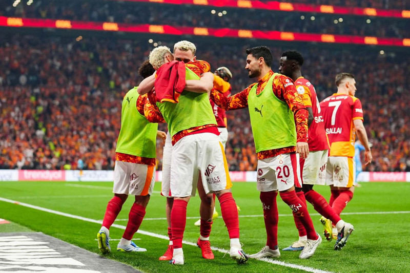 Okan Buruk istedi, Dursun Özbek alıyor! Galatasaray transferde bombayı patlattı: Yıldız futbolcu için 40 milyon euroluk teklif! - Resim: 2