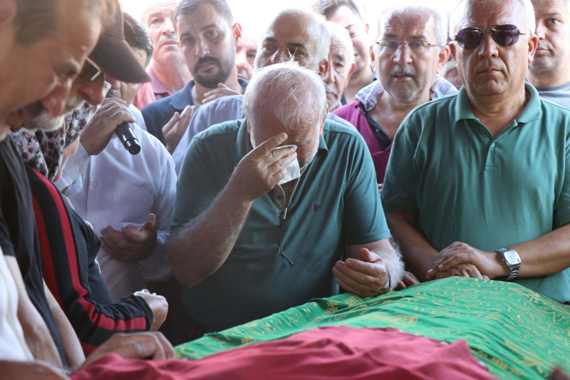 Bir babanın kaldırabileceği en ağır yük: Bebeğinin tabutunu kucağında kabre kadar taşıdı! - Resim: 4