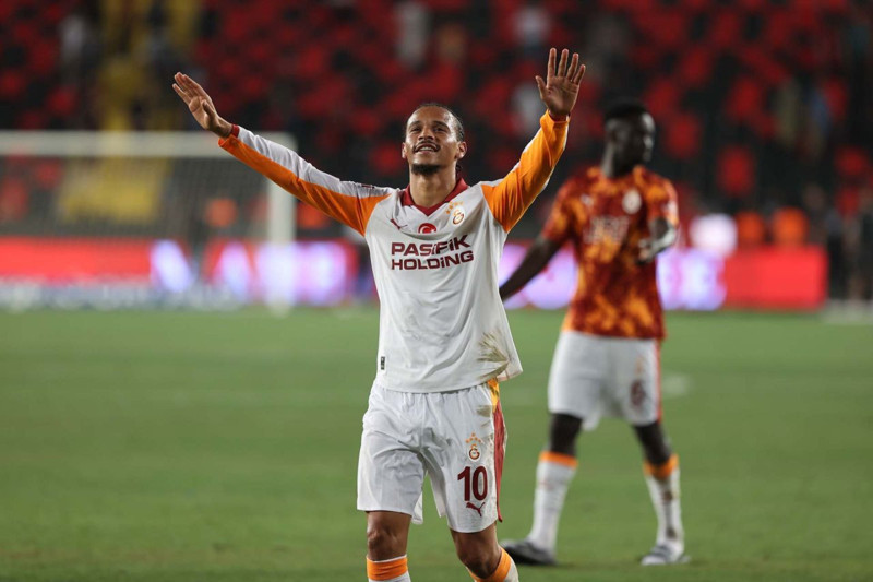 Galatasaray’da ayrılık çanları çalıyor! Yıldız futbolcudan yönetime şok talep: “Bonservisimi verin gideyim” - Resim: 4