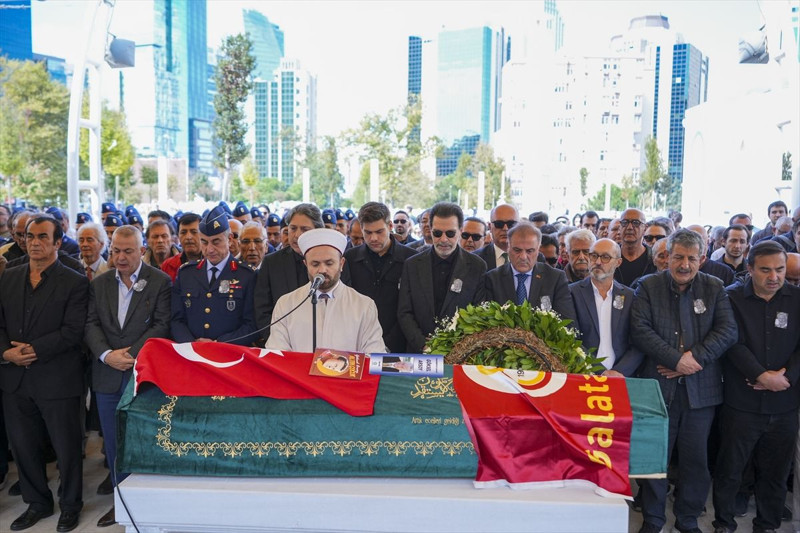 Göksel Arsoy’a son görev! Sanat dünyası akın etti - Resim: 7