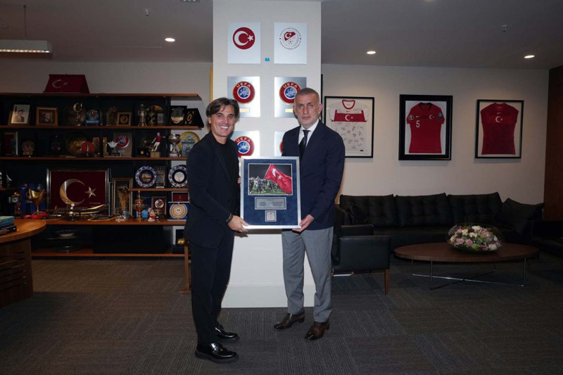 TFF Başkanı Hacıosmanoğlu, Montella ile vedalaştı! İtalyan teknik adama anlamlı hediye - Resim: 2