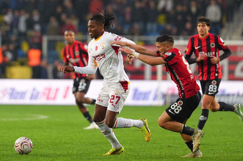 16 dakika sahada kalmıştı! Galatasaray’da Rafael Leao’nun oyundan çıkma nedeni belli oldu - Resim: 2
