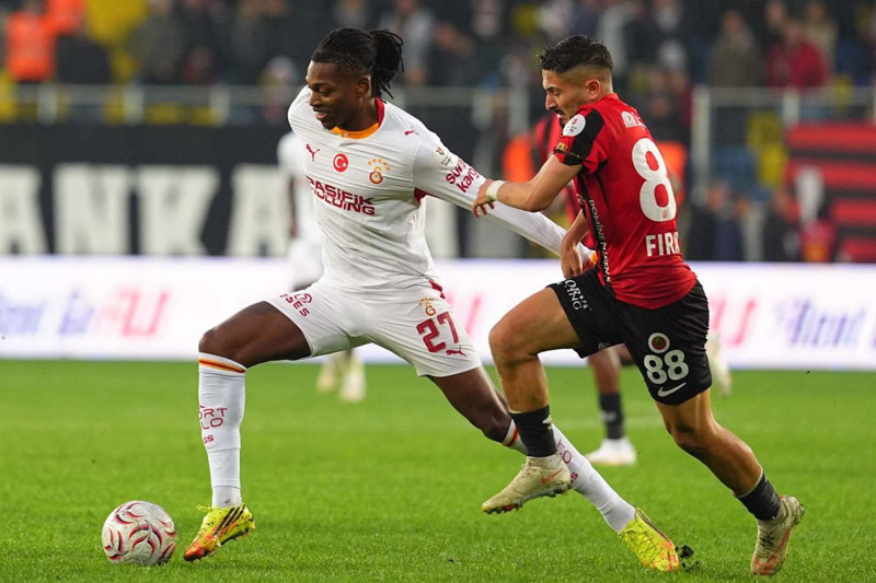 16 dakika sahada kalmıştı! Galatasaray’da Rafael Leao’nun oyundan çıkma nedeni belli oldu - Resim: 4