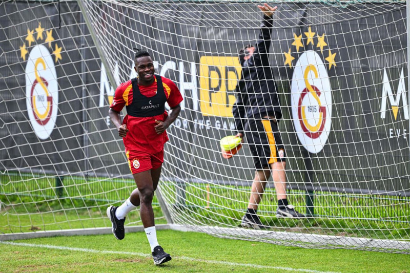 Galatasaray’a Fenerbahçe derbisi öncesi yıldız futbolcudan büyük müjde! Okan Buruk isterse ilk 11’de oynatabilecek - Resim: 6