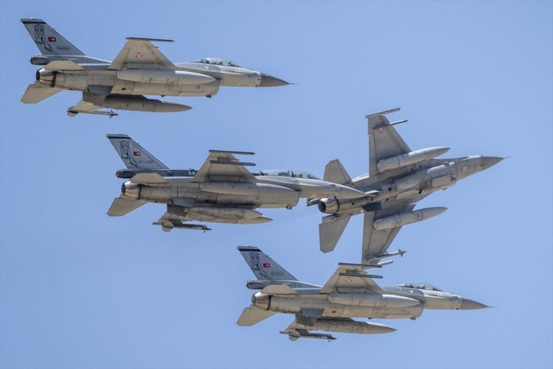 Türk F-16'ları Baltık semalarında nöbete başlıyor - Resim : 3