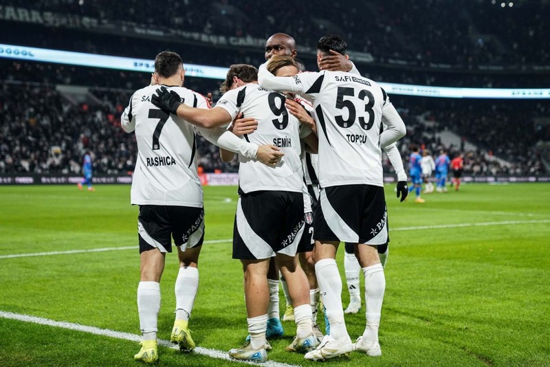 Göztepe yenilgisi Beşiktaş’ta bardağı taşırdı! Yıldız futbolcuyla ipler koptu! Sözleşmesi feshedilebilir - Resim: 1