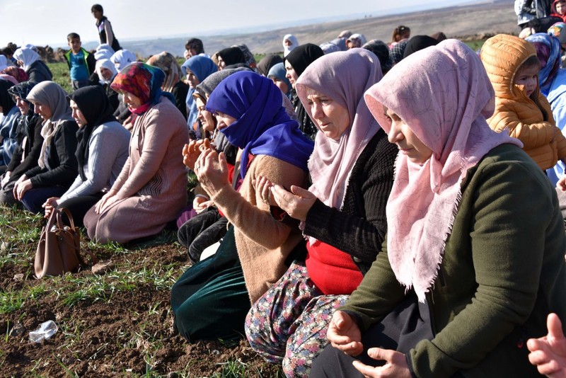 Şanlıurfa'da çiftçiler, yağmur duasına çıktı: Kurbanlar kesildi, dualar edildi - Resim: 2