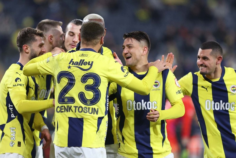 Fenerbahçe’de transfer bitmedi! Fransız basını duyurdu! 19 yaşındaki 1 milyon euroluk yıldız markaja girdi - Resim: 1