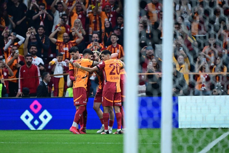 Galatasaray’da şok rapor! Okan Buruk, 3.8 milyon euroluk yıldızın biletini kesti! “Teklif gelirse satılabilir” - Resim: 2