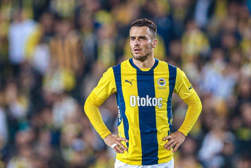 İtalyanlar duyurdu! Transfer harekatı başlıyor! Fenerbahçe, Mourinho’nun 6 milyon euroluk prensi için masaya oturacak - Resim: 5