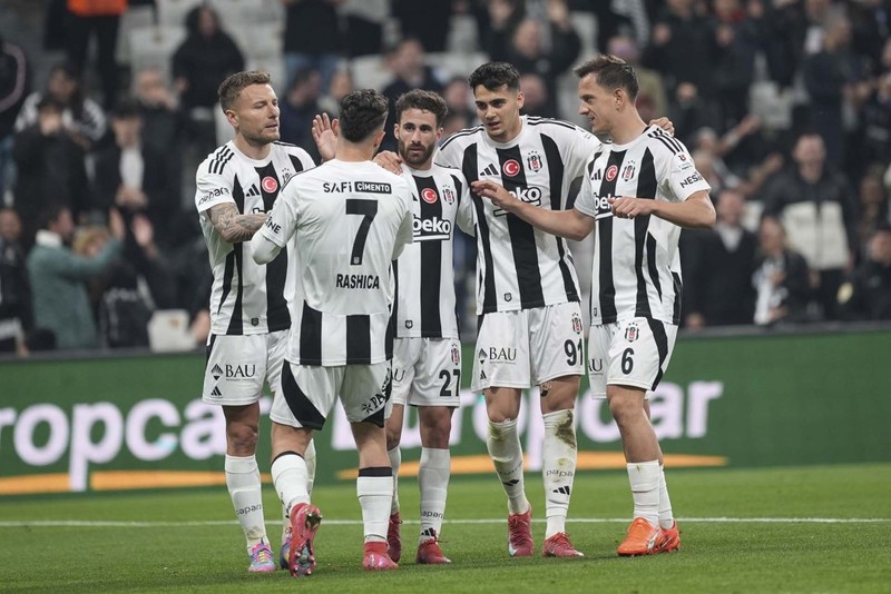 Beşiktaş yeni gol makinesini buldu! Immobile’nin yerine 25 gol atan 27 milyon euroluk golcü! Serdal Adalı transfer için her şeyi yapacak - Resim: 1