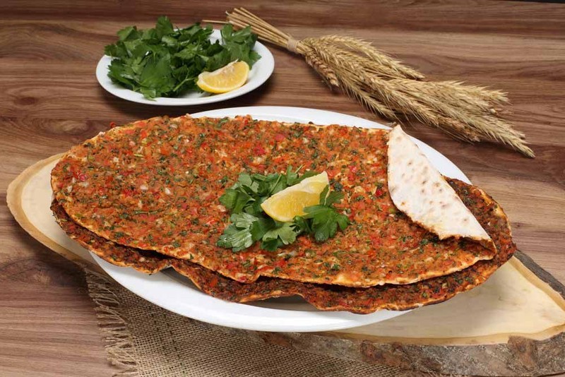 Bodrum'da lahmacun fiyatları duyanları şoke etti! Oyuncu Seray Sever'den tepki gecikmedi! "Altın mı koyuyorlar kıyma yerine?" - Resim: 1