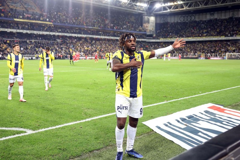 Fenerbahçe’de 8 milyon euroluk yıldızla ipler koptu! Ali Koç’a ayrılmak istediğini söyledi! Yıldız futbolcu sezon sonu kesin olarak gidiyor - Resim: 5