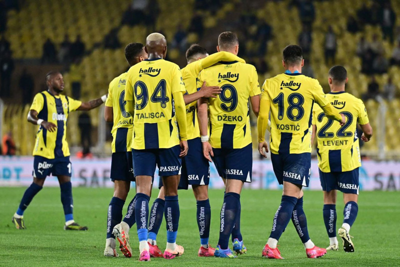 Fenerbahçeliler yıldız futbolcuyu bağrına bastı! Sadece 15 milyon euroluk yıldız alkışlandı! - Resim: 2