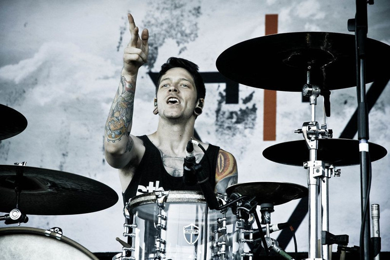 Ünlü müzisyenden acı haber! Uçak kazasında hayatını kaybetti - Resim: 3