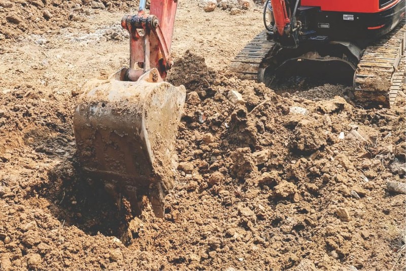 Trabzon'da yol çalışması için iş makinesinin kazdığı toprağın 5 metre altından çıktı. İşçiler 500 metre uzandığını gördü - Resim: 5