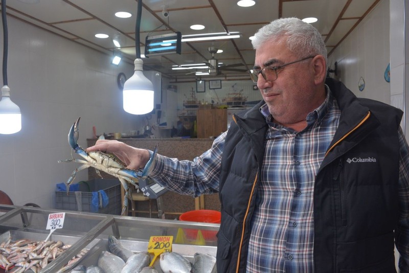 Karadeniz'de açıkta 1 tanesi balıkçıların ağına takıldı. Sinop'ta karaya çıkarılan hayvanı gören vatandaşlar dönüp bir daha baktı - Resim: 1