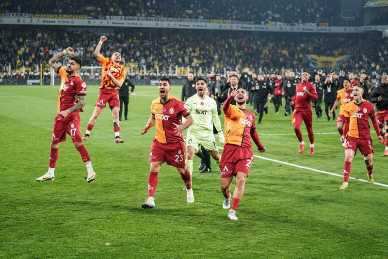 Galatasaray’da kritik karar! Dursun Özbek, 30 milyon euroluk yıldızın kalması için devreye girdi! İlk adımı attı - Resim: 1