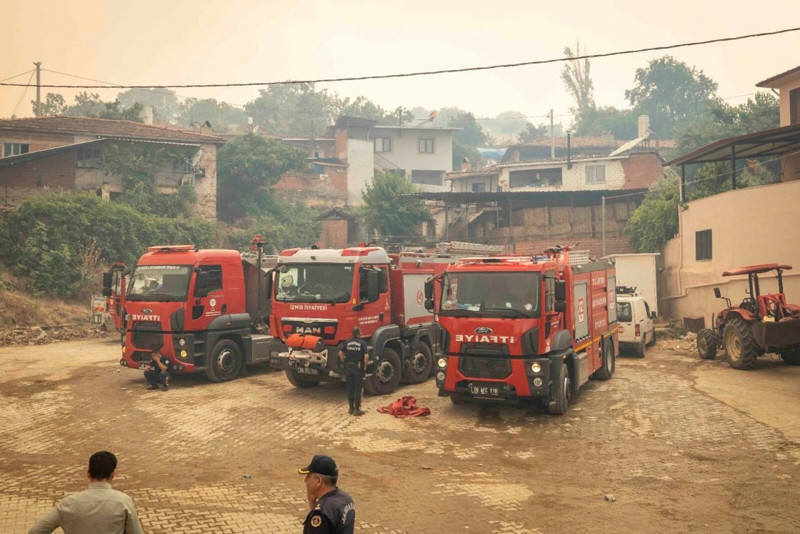 İzmir'de ciğerlerimiz yanıyor! Buca, Ödemiş, Çeşme'de alevlerle mücadele sürüyor... Bakan Yumaklı'dan son durum açıklaması - Resim: 3