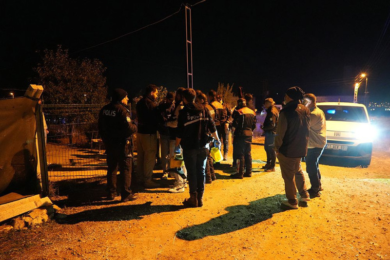 Böyle eğlence görülmedi! Polise de saldırdılar: Onlarca kişi gözaltına alındı - Resim: 8