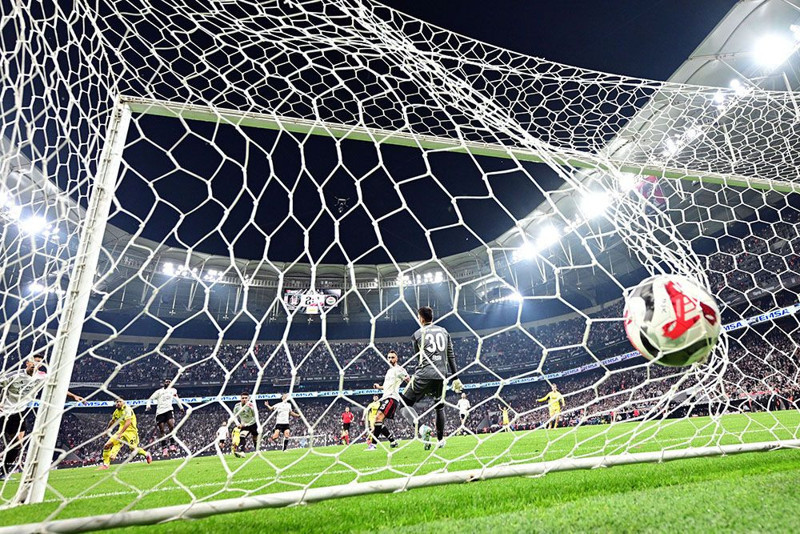 Fenerbahçe yenilgisi bardağı taşırdı! Beşiktaş’ta “yönetim istifa” sesleri - Resim: 8