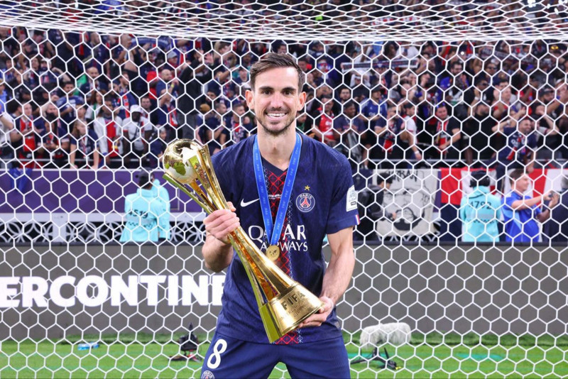 Galatasaray’dan yılın transfer bombası! 40 milyon euroluk dünya yıldızı Fenerbahçe yenilgisini unutturacak!  Taraftarlar havalimanına akın edecek - Resim: 19