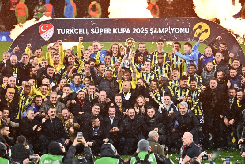 Fenerbahçe’den Galatasaray’a bomba transfer çalımı! Cimbom İstanbul’a getirdi, Kanarya imza attırıyor! - Resim: 3