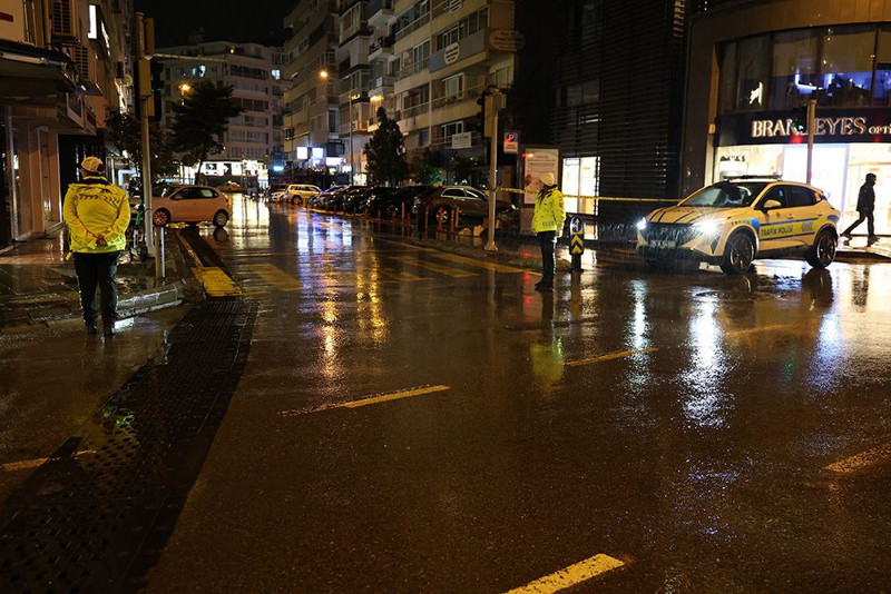 O iller sular altında kaldı! Deniz yükseldi, caddeler göle döndü - Resim: 3