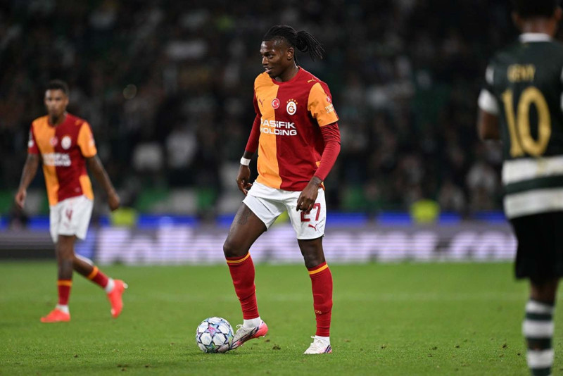 Galatasaraylı Rafael Leao'ya Sporting maçında şok tepki! Islıklanmasının nedeni ortaya çıktı! - Resim: 5