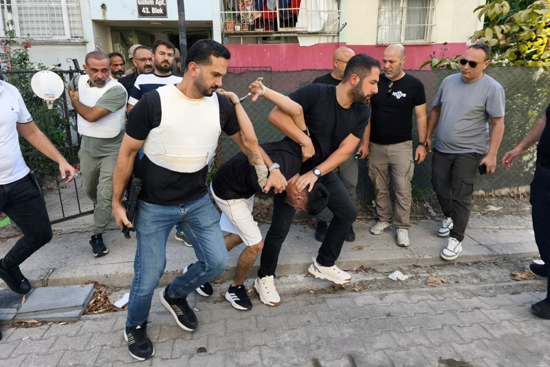 Adana'da polisi görünce ateş açıp bombanın pimini çekmişti! Felaketi önleyen 'koli bandı' detayı - Resim: 2
