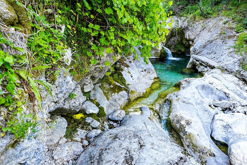 Gürültüden uzak, büyüleyici manzara: Bosna Hersek’in iki saklı doğa harikası ziyaretçi akınına uğruyor - Resim: 7