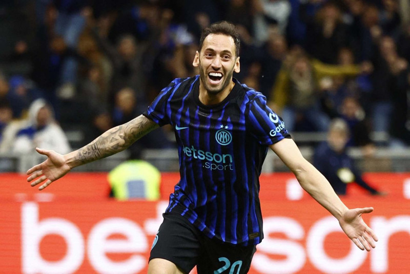 Galatasaraylılar yolunu gözlüyordu! Hakan Çalhanoğlu'ndan olay transfer kararı! - Resim: 8