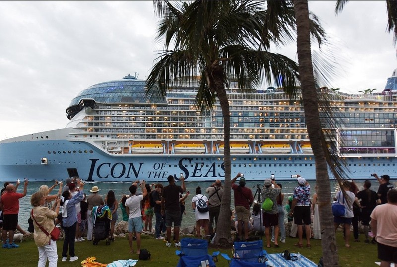 Dünyanın en büyük yolcu gemisi 'Icon of the Seas' ilk yolculuğuna çıkıyor! - Resim: 9