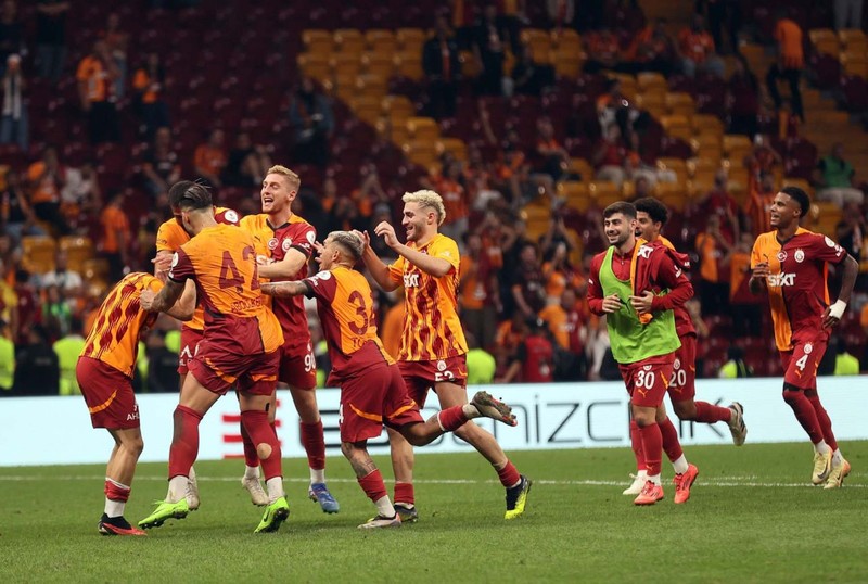 Okan Buruk’a söyledi! İlk o ayrılacak! Yıldız futbolcu sezon sonu gidiyor! Galatasaray kariyeri Mayıs ayında bitecek - Resim: 2
