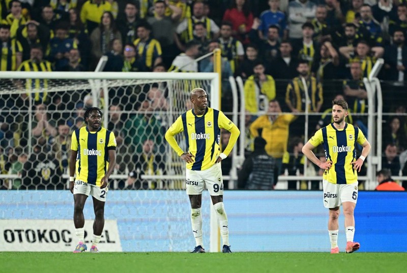 Fenerbahçe’de 7.6 milyon euroluk pişmanlık! Performansı taraftarları çıldırttı! Kadıköy’de ıslık sesleri yükseldi - Resim: 3