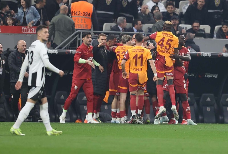 Galatasaray’da değişim başlıyor! Okan Buruk’tan 11 milyon euroluk yıldız için şok rapor! “Satılabilir” - Resim: 1