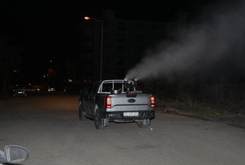 Hatay’da sıcaklık nedeniyle artan haşere ve sivrisineklere karşı çalışmalar 7/24 devam ediliyor - Resim: 1