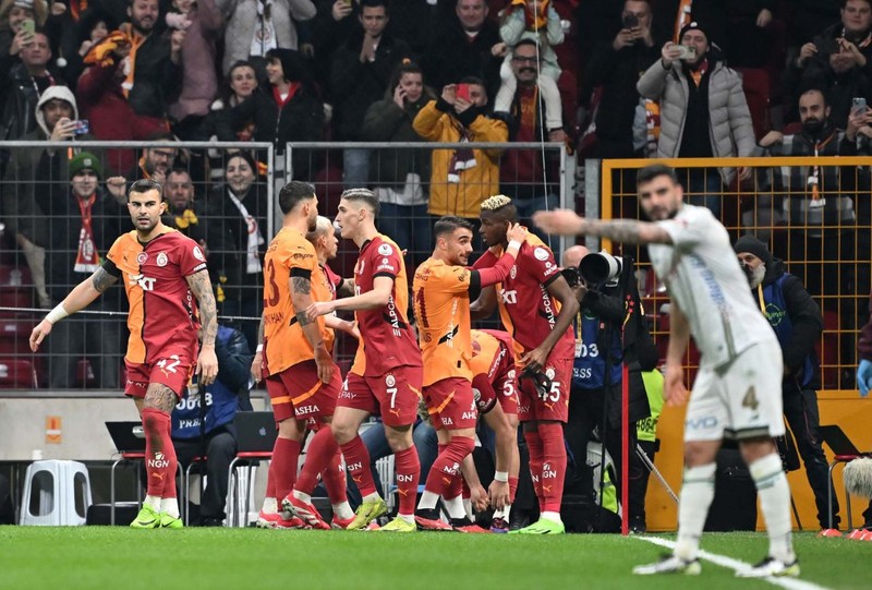 Galatasaray’dan radikal karar! Yıldız futbolcunun transferine izin yok! Dursun Özbek, 25 milyon euroyu elinin tersiyle itti! - Resim: 1