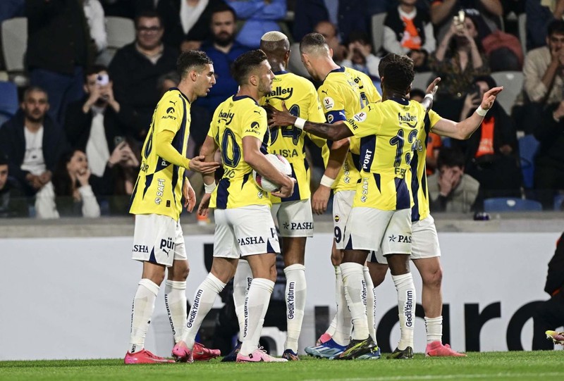 Fenerbahçe’den şok karar! 12 milyon euroluk yeni transferin bileti kesildi! “Elden çıkarmanın planı yapılıyor” - Resim: 2