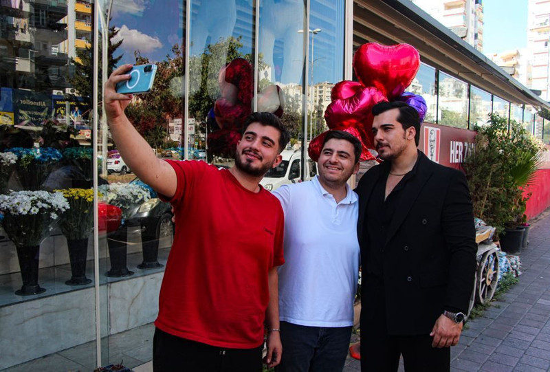 Çağatay Ulusoy'a benzerliği görenleri şoke etti! Adanalı galerici 'Eşref Tek' otomobil videolarıyla viral oldu! - Resim: 3