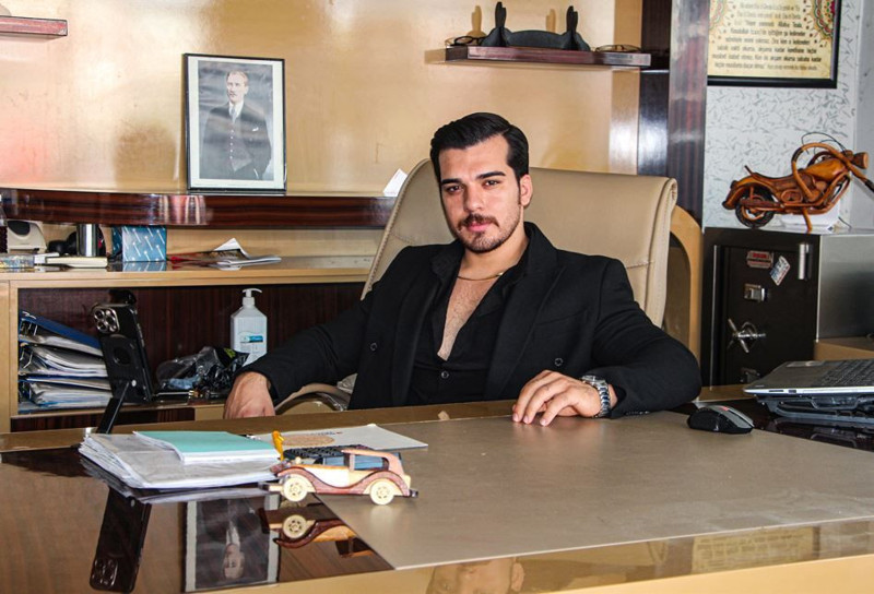 Çağatay Ulusoy'a benzerliği görenleri şoke etti! Adanalı galerici 'Eşref Tek' otomobil videolarıyla viral oldu! - Resim: 6