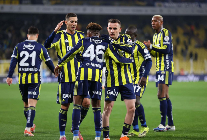 Fenerbahçe'de deprem! Yıldız futbolcu ayrılık kararını yönetime iletti! Gitmesine kesin gözüyle bakılıyor - Resim: 3